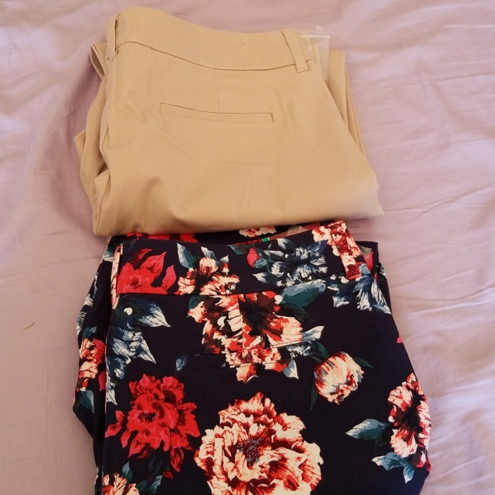 ♡Bundle♡ Floral/Khaki Capris Slacks (NWT)